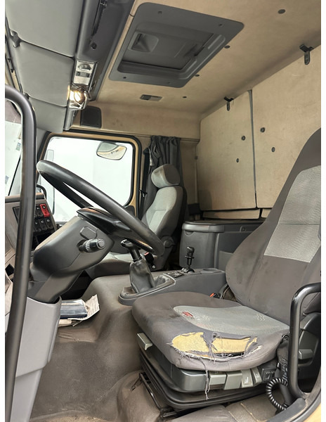 Interior photo 3: Камион фургон Renault Midlum 270