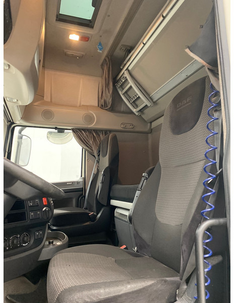 Влекач DAF XF 460 Super Space Cab: снимка 10