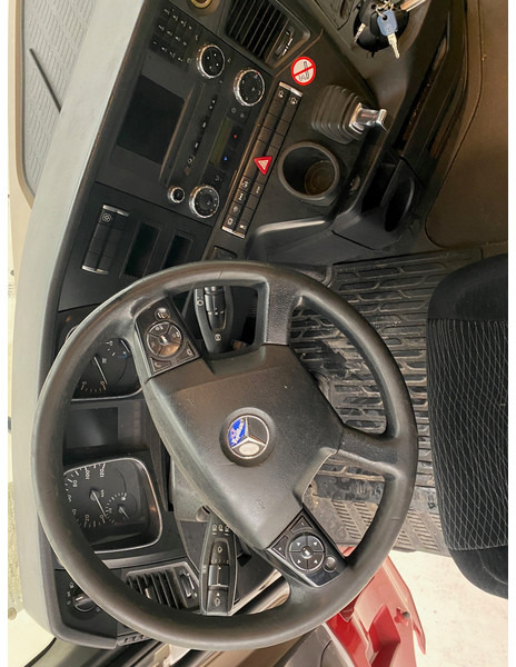 Влекач Mercedes-Benz Actros 1942: снимка 10 Влекач Mercedes-Benz Actros 1942: снимка 10