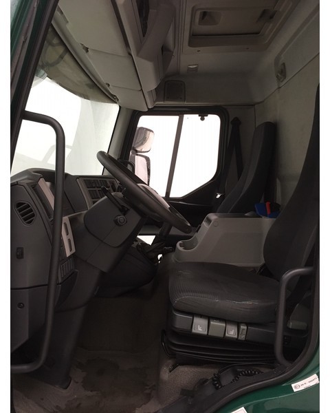 Кабина и интериор Volvo FL Volvo FL: снимка 7