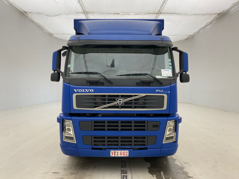 Volvo FM 300 - 6x2 - Камион с брезент: снимка 2 Volvo FM 300 - 6x2 - Камион с брезент: снимка 2