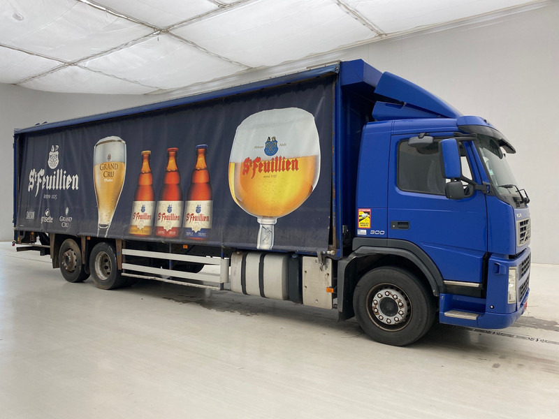 Volvo FM 300 - 6x2 - Камион с брезент: снимка 3 Volvo FM 300 - 6x2 - Камион с брезент: снимка 3