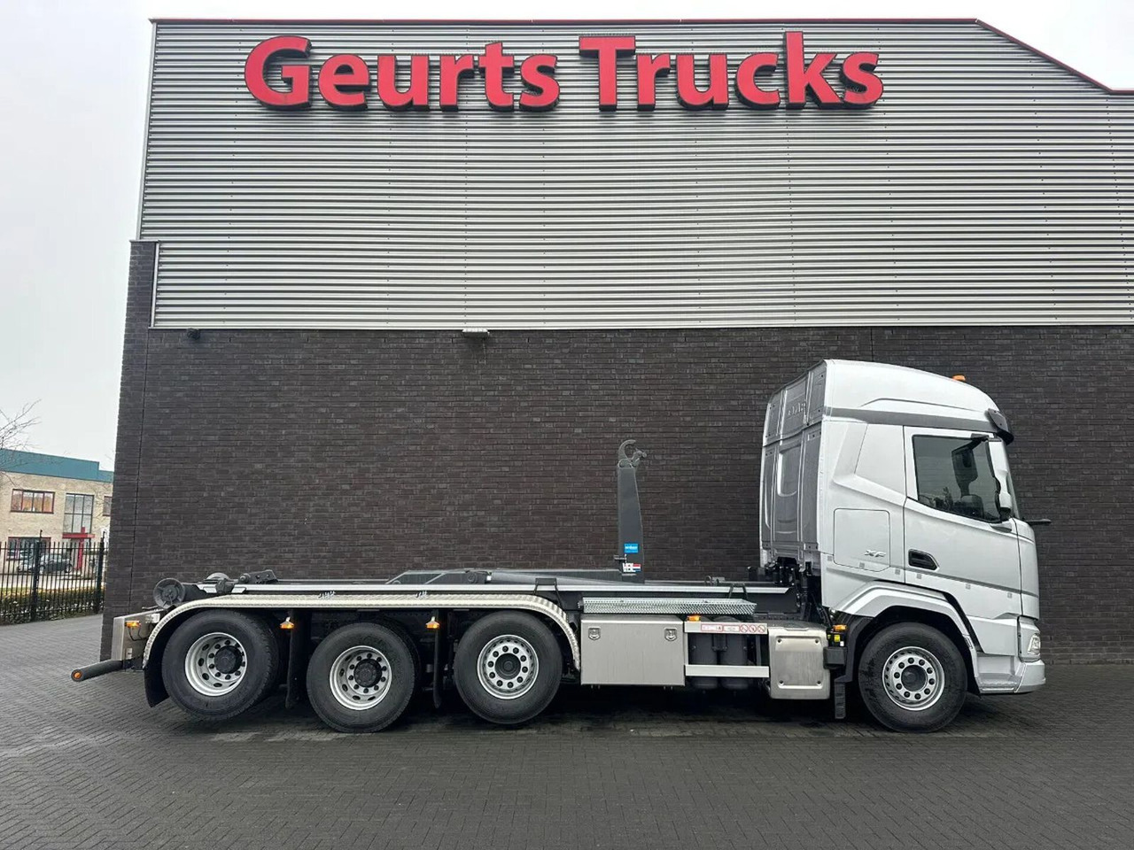 DAF XF 530 8X2 TRIPLE VDL S-30-6700 HAAKARMSYSTEEM/A - Мултилифт с кука камион: снимка 4 DAF XF 530 8X2 TRIPLE VDL S-30-6700 HAAKARMSYSTEEM/A - Мултилифт с кука камион: снимка 4