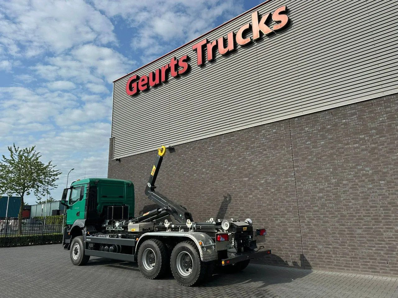MAN TGS 33.480 6X6 HYVA LIFT 26-55-S HAAKARM / ABROL - Мултилифт с кука камион: снимка 3 MAN TGS 33.480 6X6 HYVA LIFT 26-55-S HAAKARM / ABROL - Мултилифт с кука камион: снимка 3