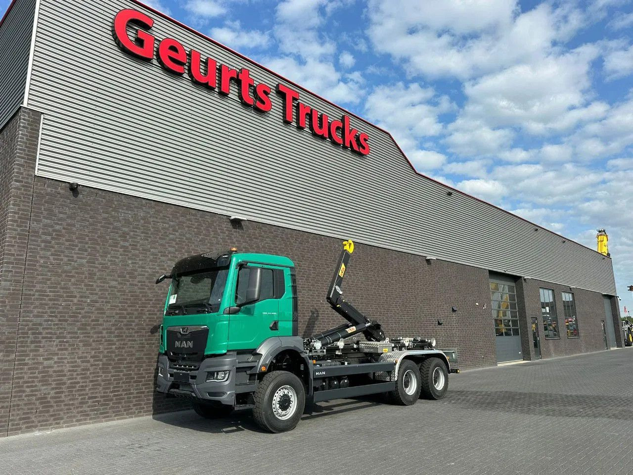 MAN TGS 33.480 6X6 HYVA LIFT 26-55-S HAAKARM / ABROL - Мултилифт с кука камион: снимка 2 MAN TGS 33.480 6X6 HYVA LIFT 26-55-S HAAKARM / ABROL - Мултилифт с кука камион: снимка 2