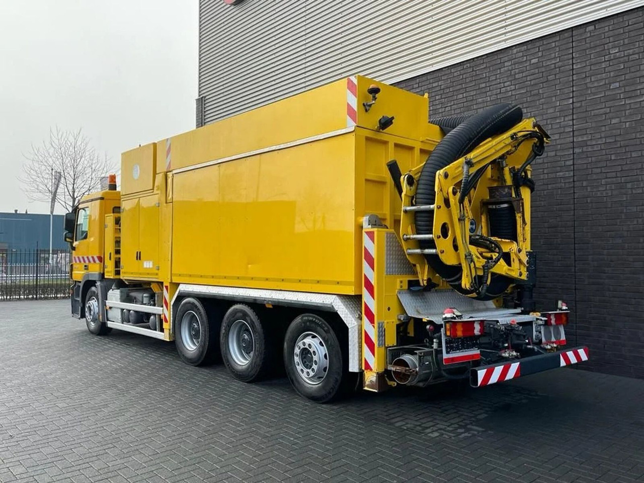 Mercedes-Benz Actros 3248 8X4 TRIDEM MTS DINO 12 SAUGBAGGER/SU - Каналопочистваща машина: снимка 3 Mercedes-Benz Actros 3248 8X4 TRIDEM MTS DINO 12 SAUGBAGGER/SU - Каналопочистваща машина: снимка 3