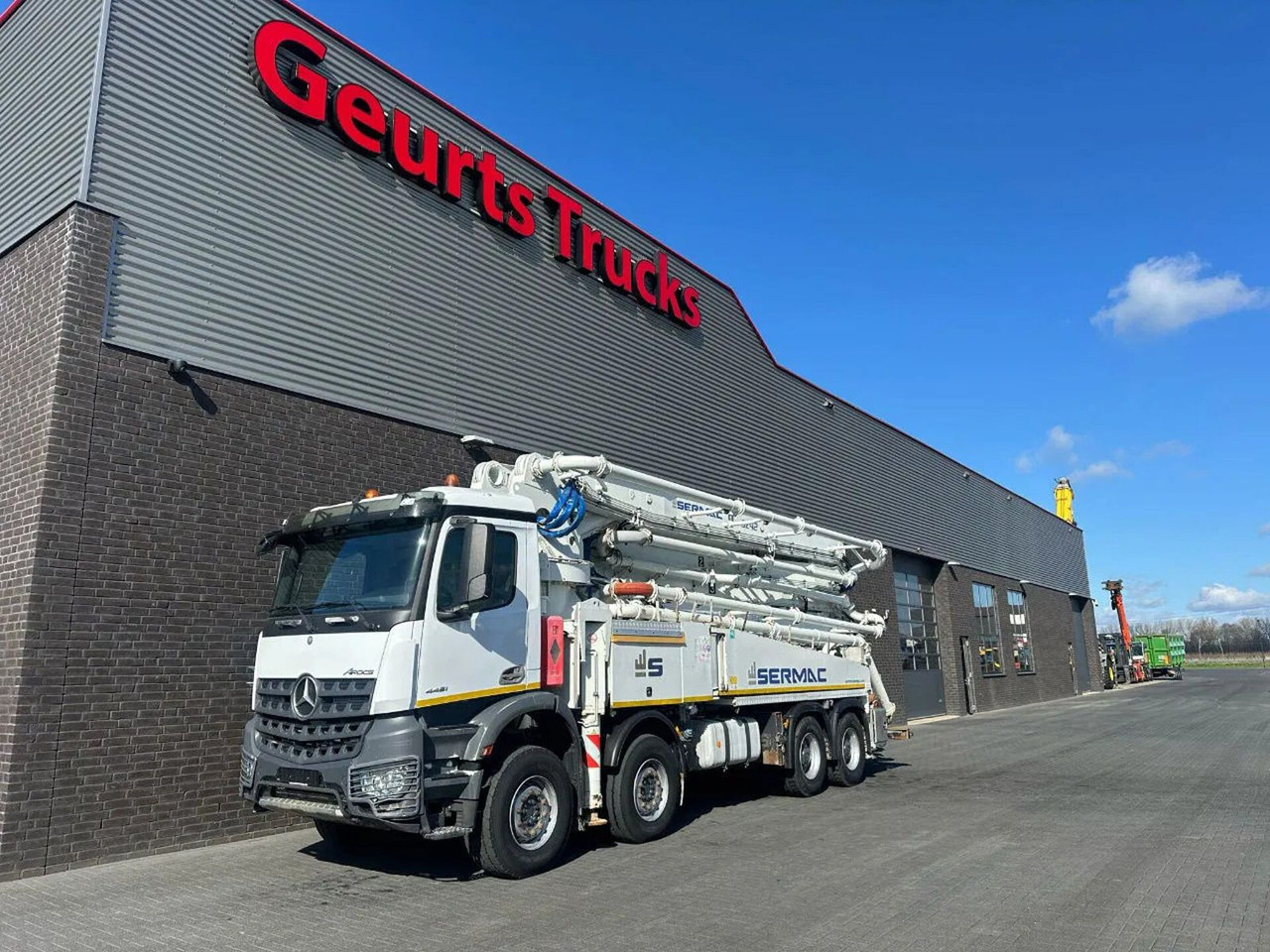 Mercedes-Benz Arocs 4451 8X4 + SERMAC 5Z42 BETONPOMP/BETONPUMP - Бетон помпа: снимка 2 Mercedes-Benz Arocs 4451 8X4 + SERMAC 5Z42 BETONPOMP/BETONPUMP - Бетон помпа: снимка 2