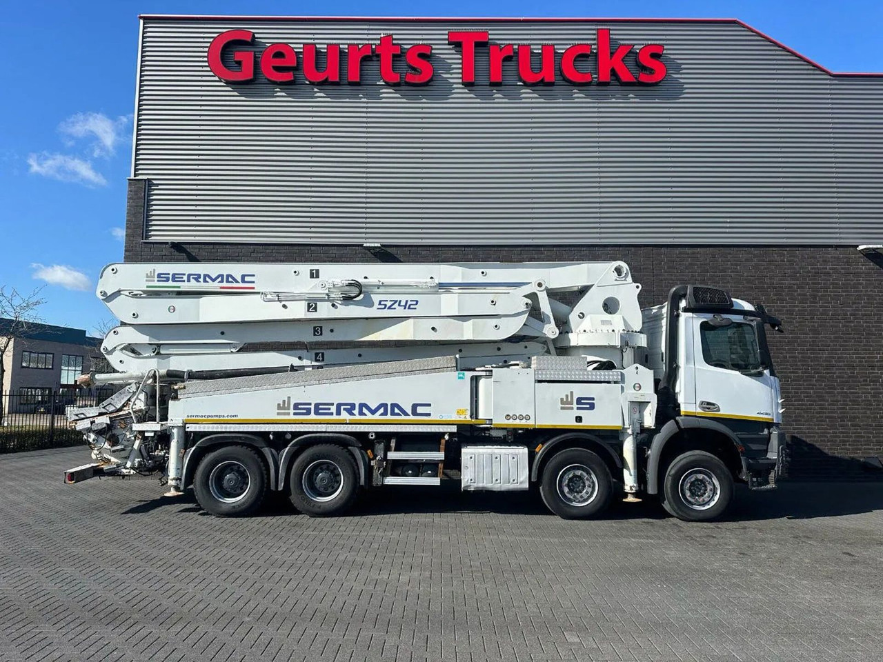 Mercedes-Benz Arocs 4451 8X4 + SERMAC 5Z42 BETONPOMP/BETONPUMP - Бетон помпа: снимка 4 Mercedes-Benz Arocs 4451 8X4 + SERMAC 5Z42 BETONPOMP/BETONPUMP - Бетон помпа: снимка 4