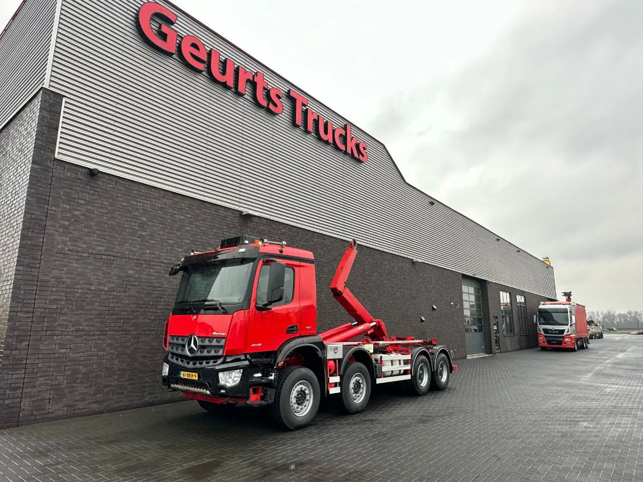 Mercedes-Benz Arocs 8X4 VDL S-30-6600 HAAKARMSYSTEEM/ABROLLKIP - Мултилифт с кука камион: снимка 2 Mercedes-Benz Arocs 8X4 VDL S-30-6600 HAAKARMSYSTEEM/ABROLLKIP - Мултилифт с кука камион: снимка 2