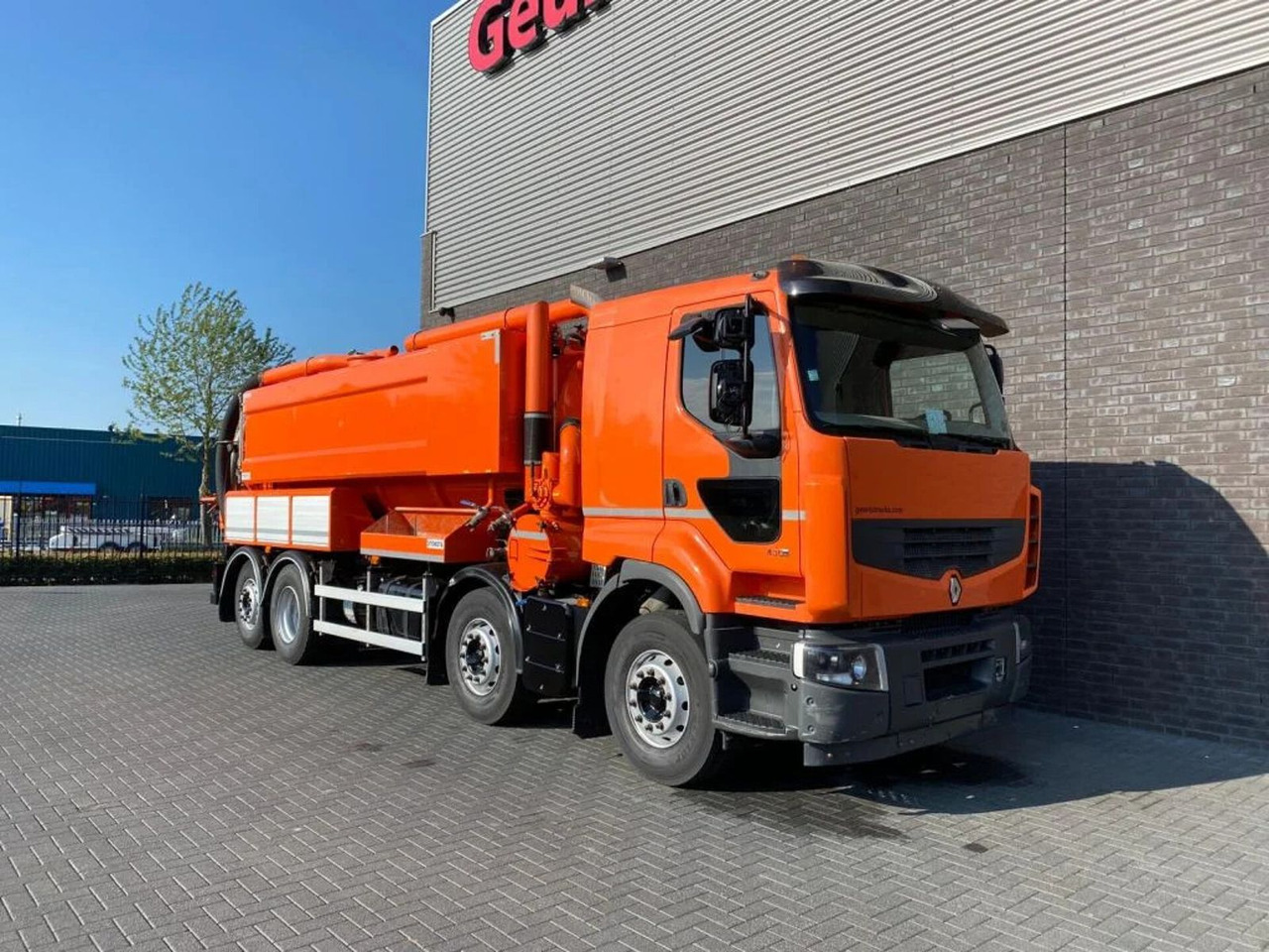 Renault Lander 430 8X2 STOKOTA VACUUM/HOGEDRUK /COMBI/KO - Каналопочистваща машина: снимка 5 Renault Lander 430 8X2 STOKOTA VACUUM/HOGEDRUK /COMBI/KO - Каналопочистваща машина: снимка 5