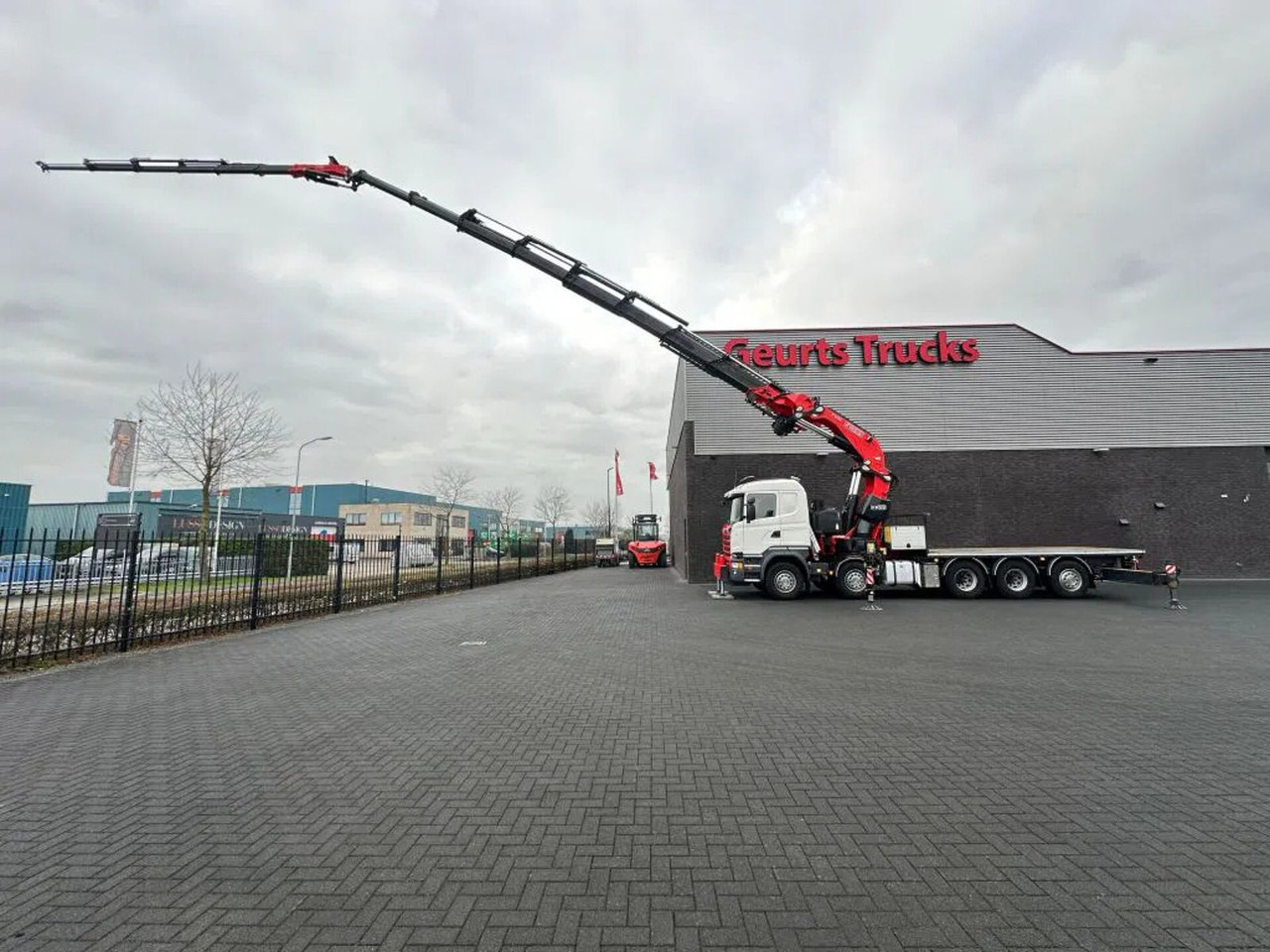 Scania R520 V8 10X4 TRIDEM + F1650RA.2.28 + JIB L816 KR - Камион с кран: снимка 5 Scania R520 V8 10X4 TRIDEM + F1650RA.2.28 + JIB L816 KR - Камион с кран: снимка 5