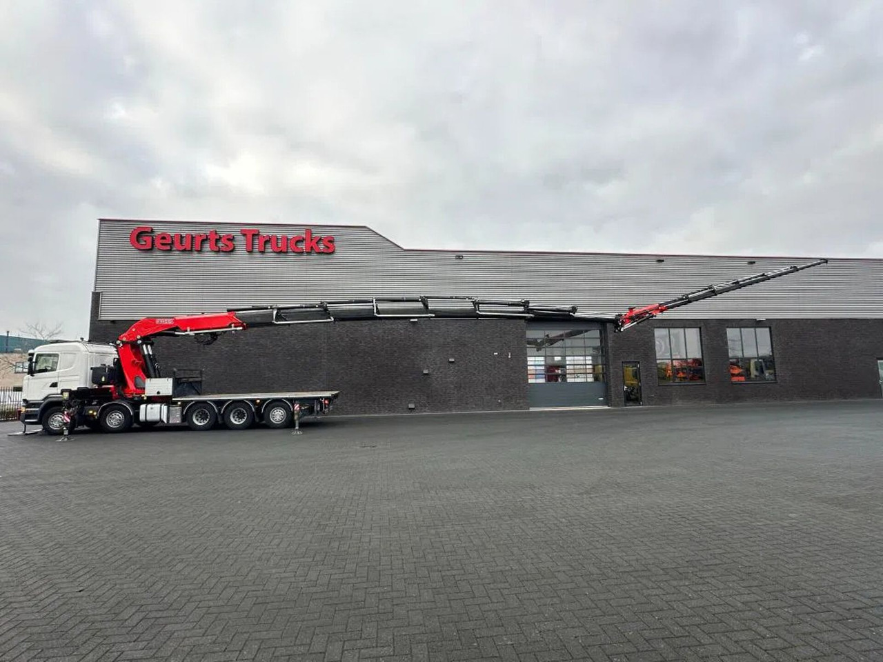 Scania R520 V8 10X4 TRIDEM + F1650RA.2.28 + JIB L816 KR - Камион с кран: снимка 3 Scania R520 V8 10X4 TRIDEM + F1650RA.2.28 + JIB L816 KR - Камион с кран: снимка 3