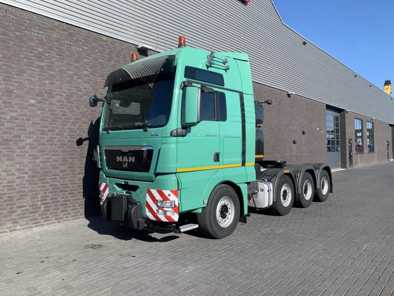 MAN TGX 41.680 V8 8X4 HEAVY DUTY TRACTOR 250 TONS - Влекач: снимка 2 MAN TGX 41.680 V8 8X4 HEAVY DUTY TRACTOR 250 TONS - Влекач: снимка 2