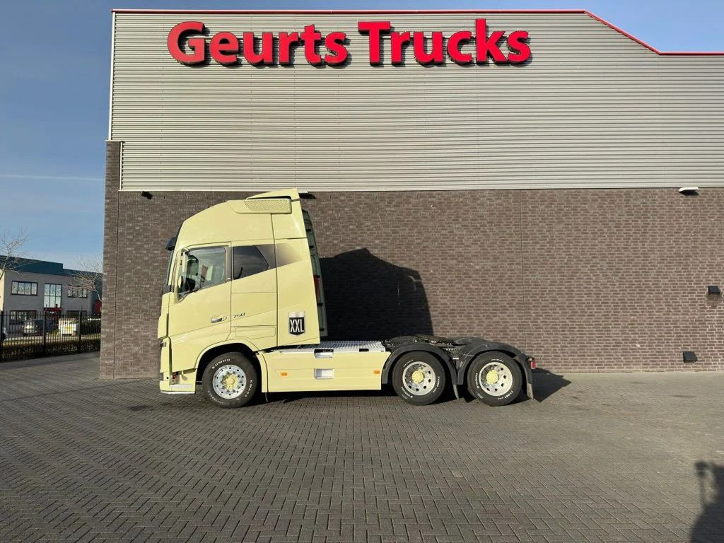 Volvo FH 16.750 6X4 XXL CABINE TREKKER/SZM/TRACTOR - Влекач: снимка 1 Volvo FH 16.750 6X4 XXL CABINE TREKKER/SZM/TRACTOR - Влекач: снимка 1