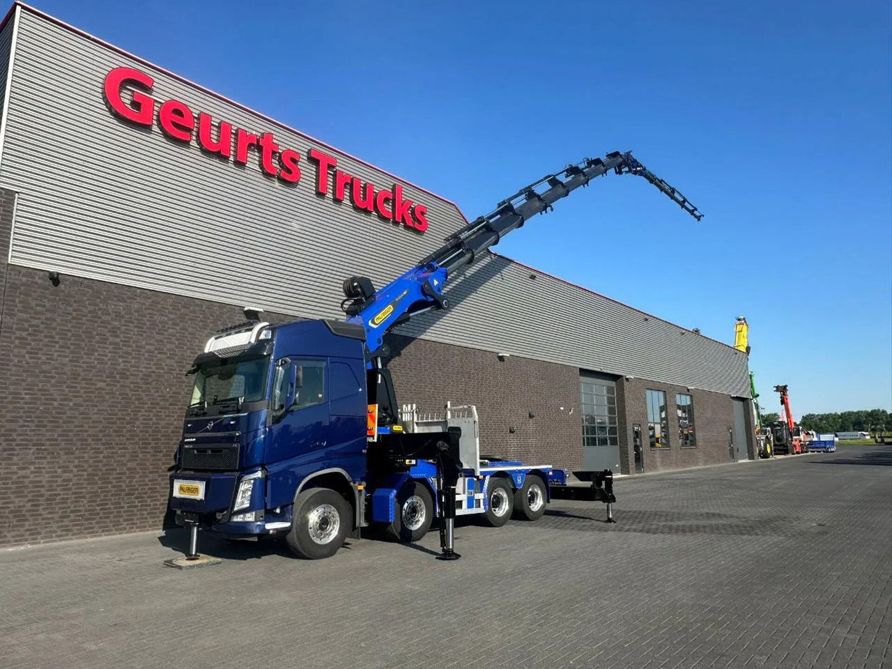 Volvo FH 540 8X4 TREKKER / BAKWAGEN MET PALFINGER PK13 - Камион с кран: снимка 2 Volvo FH 540 8X4 TREKKER / BAKWAGEN MET PALFINGER PK13 - Камион с кран: снимка 2