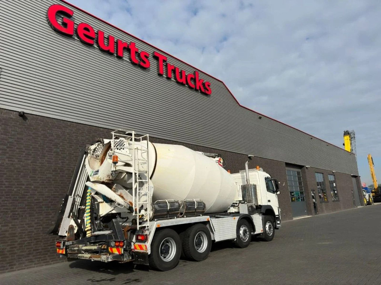 Volvo FM 410 8X4 + STETTER 9 M3 MIXER/MISCHER + THEAM - Бетоновоз: снимка 5 Volvo FM 410 8X4 + STETTER 9 M3 MIXER/MISCHER + THEAM - Бетоновоз: снимка 5