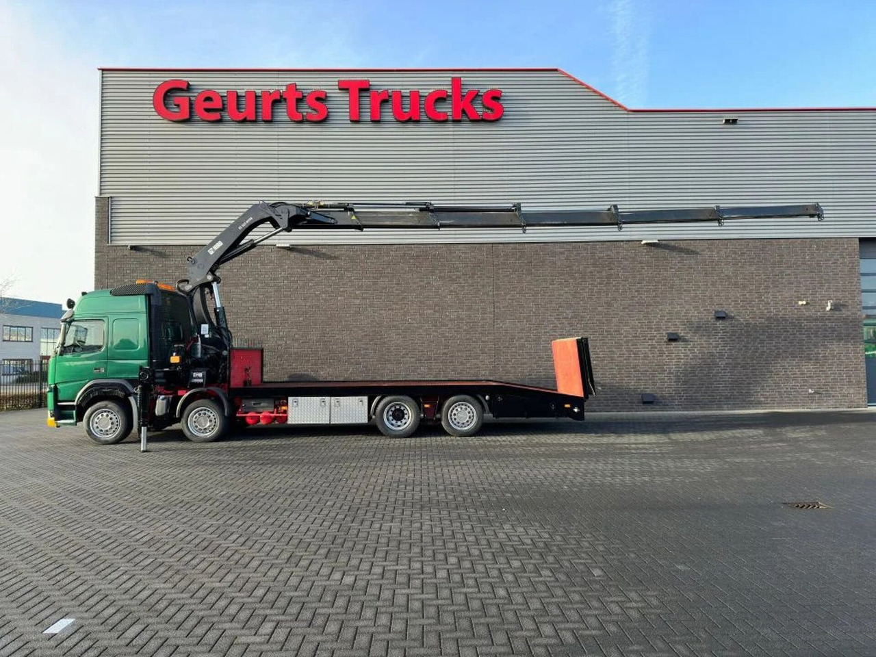 Volvo FM 500 8X2 OPRIJWAGEN/MACHINE TRANSPORTER + HIAB - Камион с кран: снимка 1 Volvo FM 500 8X2 OPRIJWAGEN/MACHINE TRANSPORTER + HIAB - Камион с кран: снимка 1
