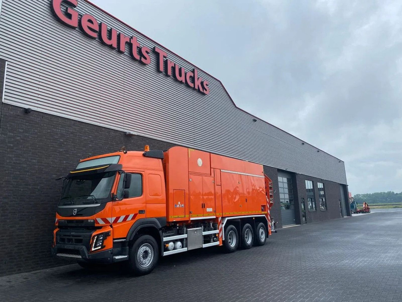 Volvo FMX 510 8X4 TRIDEM + MTS DINO 5 SAUGBAGGER/SUCTI - Каналопочистваща машина: снимка 2 Volvo FMX 510 8X4 TRIDEM + MTS DINO 5 SAUGBAGGER/SUCTI - Каналопочистваща машина: снимка 2