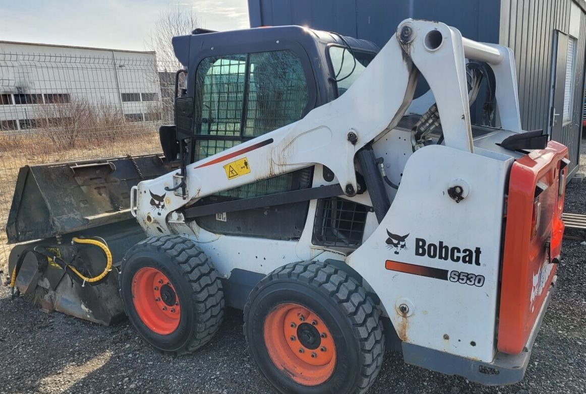 BOBCAT S530 - Мини челен товарач: снимка 1 BOBCAT S530 - Мини челен товарач: снимка 1
