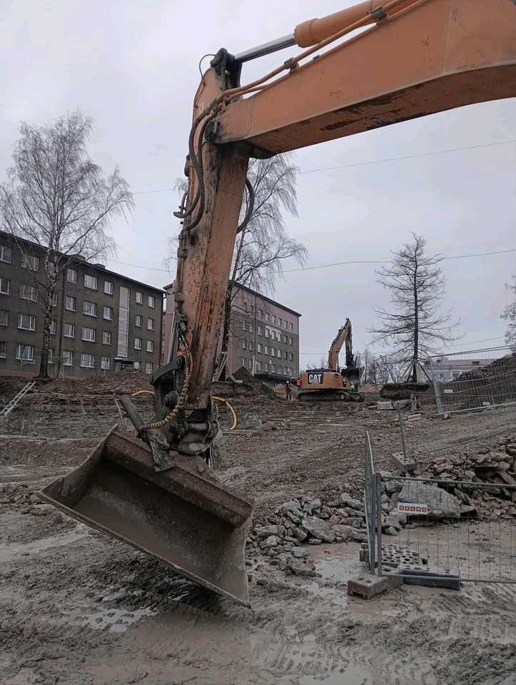 Hyundai R 300 - Верижен багер: снимка 3 Hyundai R 300 - Верижен багер: снимка 3