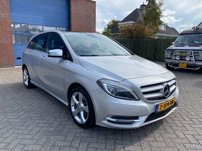 Mercedes-Benz B-Klasse 180 Ambition autom. panoramadak - Джип: снимка 3 Mercedes-Benz B-Klasse 180 Ambition autom. panoramadak - Джип: снимка 3