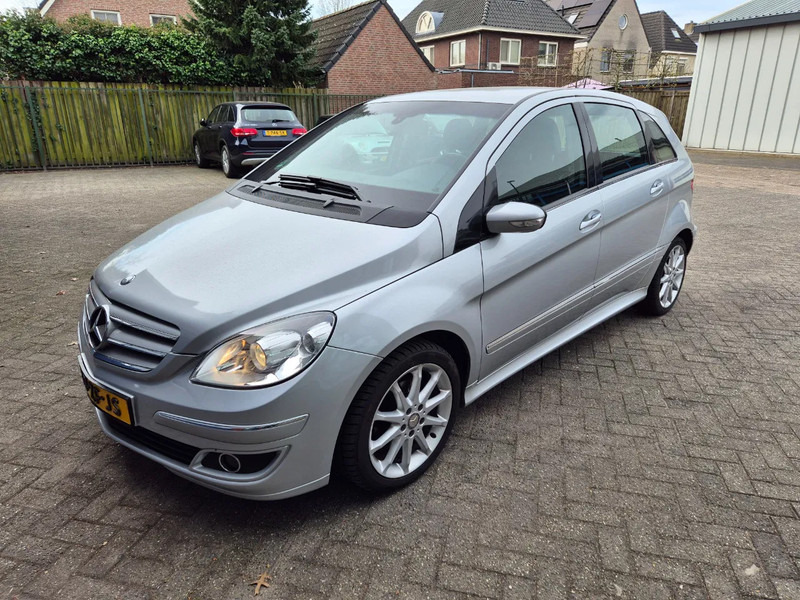 Mercedes-Benz B-Klasse 200 Automaat.trekhaak. - Лек автомобил: снимка 1 Mercedes-Benz B-Klasse 200 Automaat.trekhaak. - Лек автомобил: снимка 1
