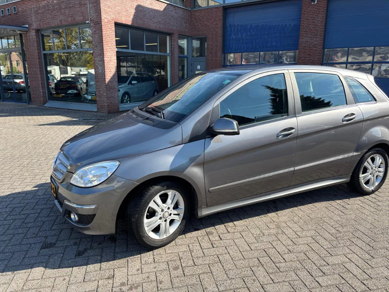 Mercedes-Benz B-Klasse B 180 Automaat Trekhaak - Лек автомобил: снимка 1 Mercedes-Benz B-Klasse B 180 Automaat Trekhaak - Лек автомобил: снимка 1