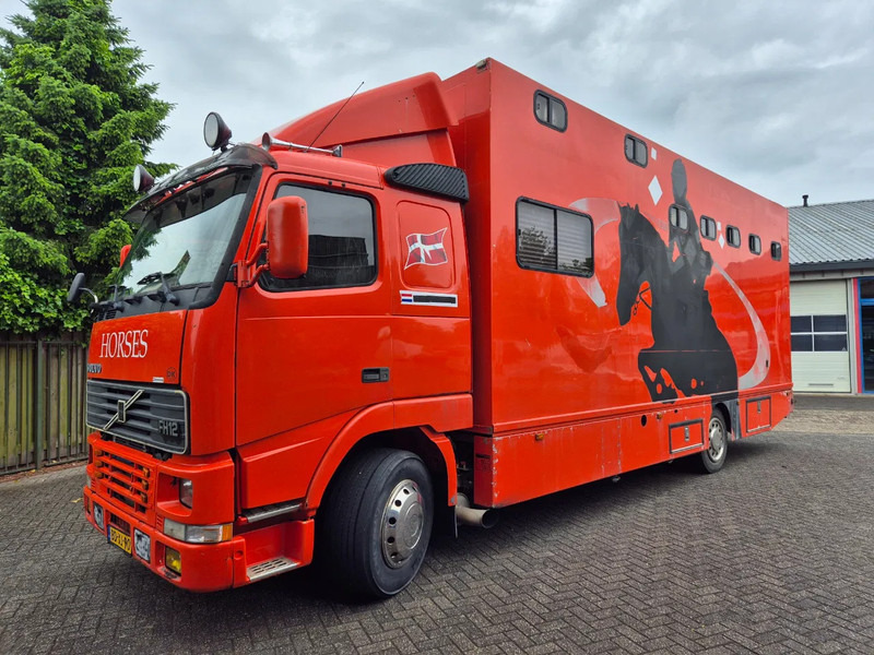 Volvo FH 12.... 380pk luchtgeveerd voor en achteras - Камион за коне: снимка 1 Volvo FH 12.... 380pk luchtgeveerd voor en achteras - Камион за коне: снимка 1