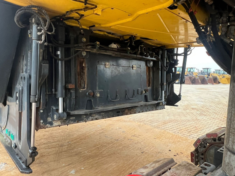 Техника за слагане на асфалт Bomag BM2000/75 Cold Planer: снимка 17 Техника за слагане на асфалт Bomag BM2000/75 Cold Planer: снимка 17