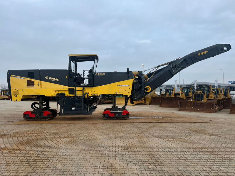 Техника за слагане на асфалт Bomag BM2000/75 Cold Planer: снимка 6 Техника за слагане на асфалт Bomag BM2000/75 Cold Planer: снимка 6