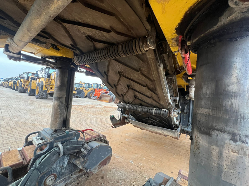 Техника за слагане на асфалт Bomag BM2000/75 Cold Planer: снимка 14 Техника за слагане на асфалт Bomag BM2000/75 Cold Planer: снимка 14