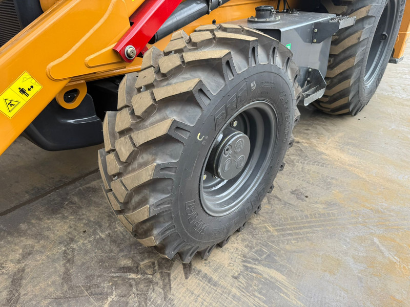 Нови Багер-товарач Case 570SV A/C 4x4 Telescopic boom: снимка 15