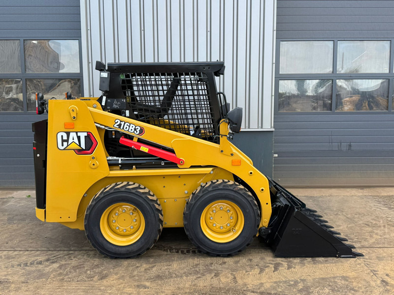 Caterpillar 216B3 - Товарач: снимка 4 Caterpillar 216B3 - Товарач: снимка 4
