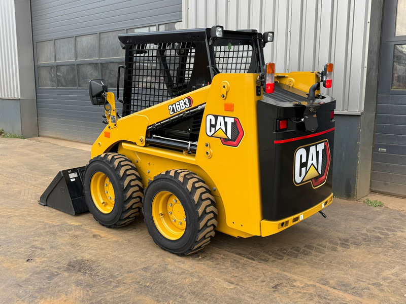 Caterpillar 216B3 - Колесен товарач: снимка 2 Caterpillar 216B3 - Колесен товарач: снимка 2