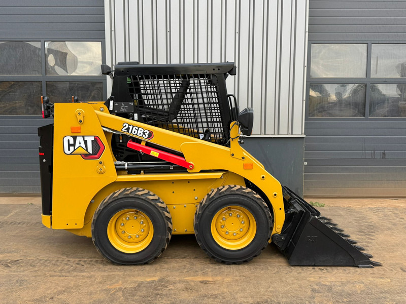 Caterpillar 216B3 - Колесен товарач: снимка 4 Caterpillar 216B3 - Колесен товарач: снимка 4