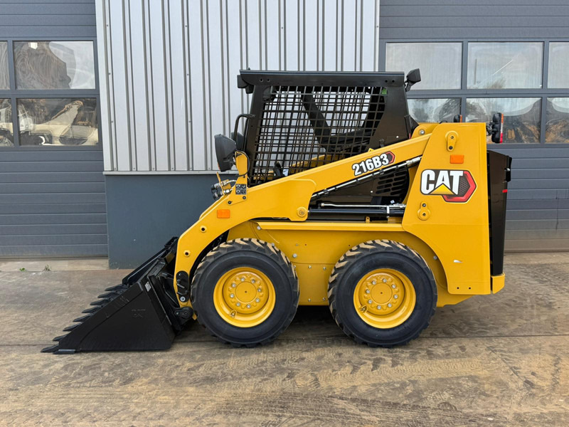 Caterpillar 216B3 - Товарач: снимка 1 Caterpillar 216B3 - Товарач: снимка 1