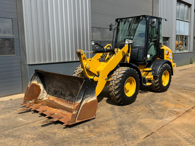 Caterpillar 908M - Колесен товарач: снимка 2 Caterpillar 908M - Колесен товарач: снимка 2