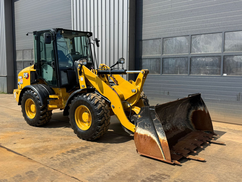 Caterpillar 908M - Колесен товарач: снимка 4 Caterpillar 908M - Колесен товарач: снимка 4