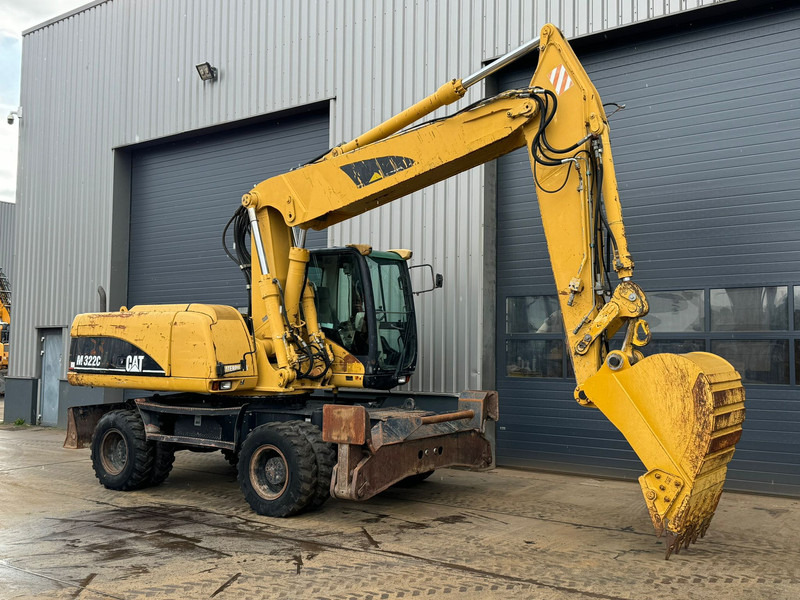 Колесен багер Caterpillar M322C - Hydraulic stabilizers / VA Triple boom / CE-certified,: снимка 10