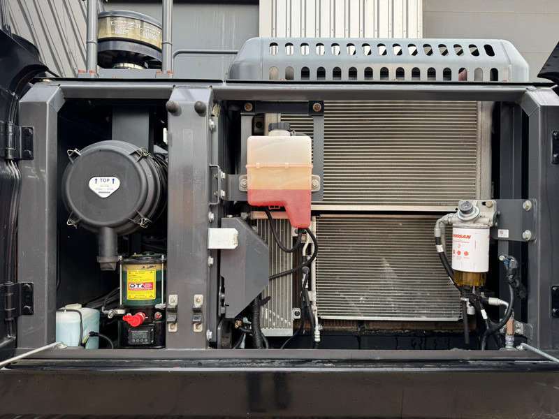 Верижен багер Doosan DX225LC-5: снимка 17
