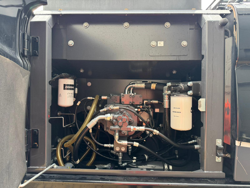 Верижен багер Doosan DX225LC-5: снимка 18