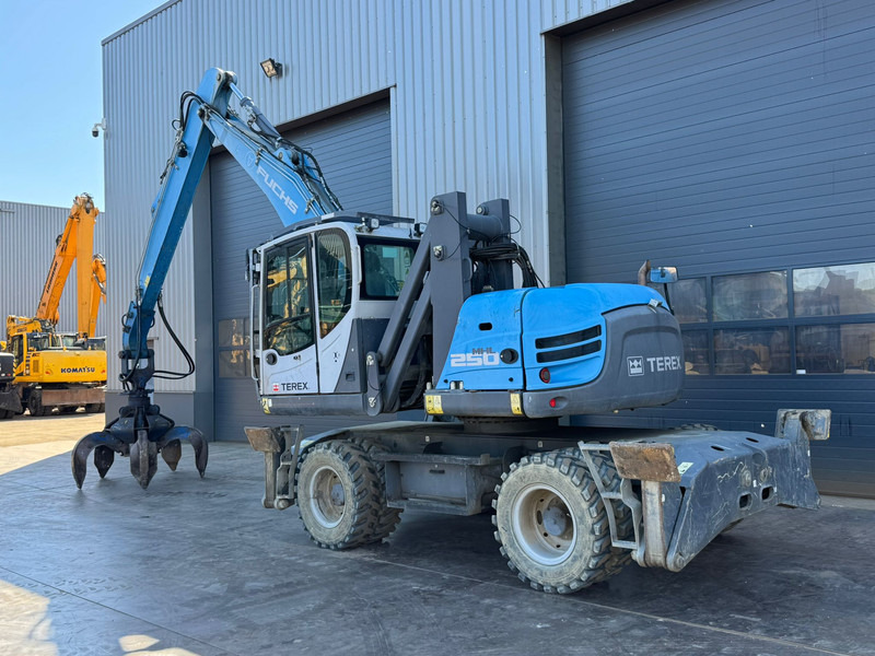 Fuchs MHL 250 E - Багер за манипулиране на материали: снимка 3 Fuchs MHL 250 E - Багер за манипулиране на материали: снимка 3