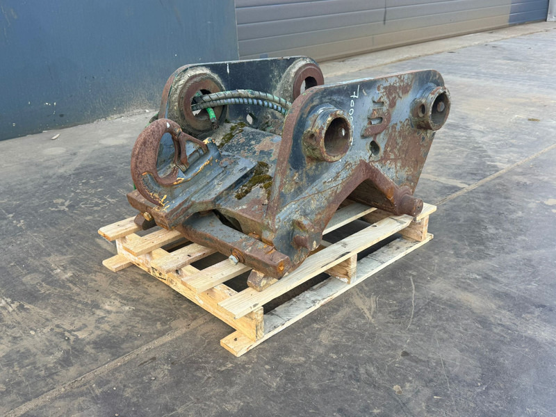 Hydraulic quick coupler CW30 excavator - Кофа: снимка 4 Hydraulic quick coupler CW30 excavator - Кофа: снимка 4