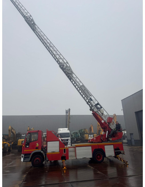 Лизинг на Iveco 130E23 4x2 Firetruck Iveco 130E23 4x2 Firetruck: снимка 10 Лизинг на Iveco 130E23 4x2 Firetruck Iveco 130E23 4x2 Firetruck: снимка 10