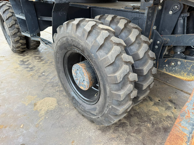 Колесен багер Komatsu PW180-11: снимка 12