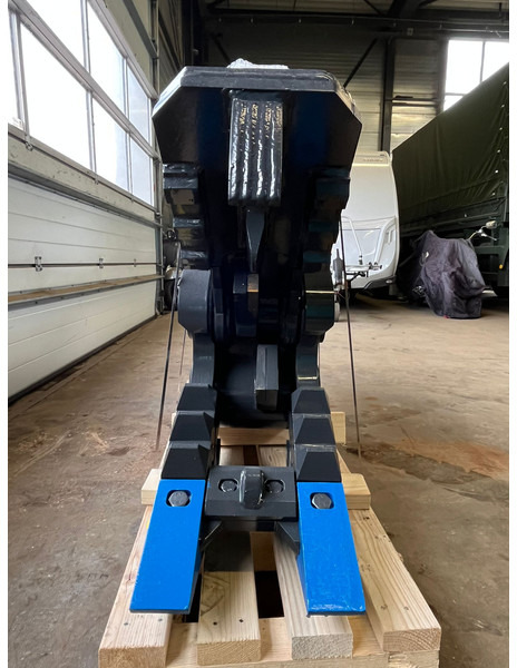 Hammer FRK06 pulverizer - Прикачен инвентар: снимка 5 Hammer FRK06 pulverizer - Прикачен инвентар: снимка 5