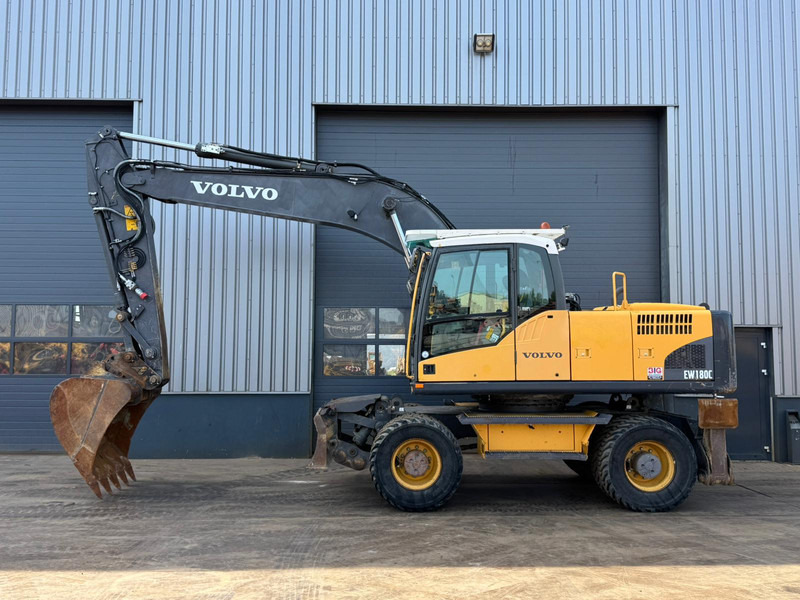 Колесен багер Volvo EW180C: снимка 1
