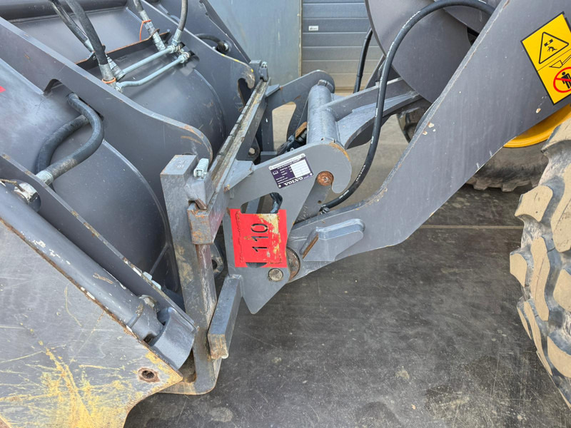 Колесен товарач Volvo L30G: снимка 13