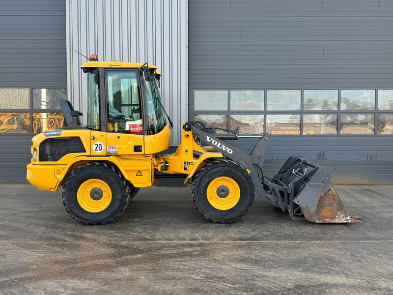 Колесен товарач Volvo L30G: снимка 6