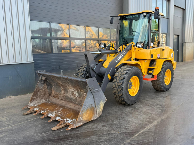 Volvo L30G - Колесен товарач: снимка 2 Volvo L30G - Колесен товарач: снимка 2
